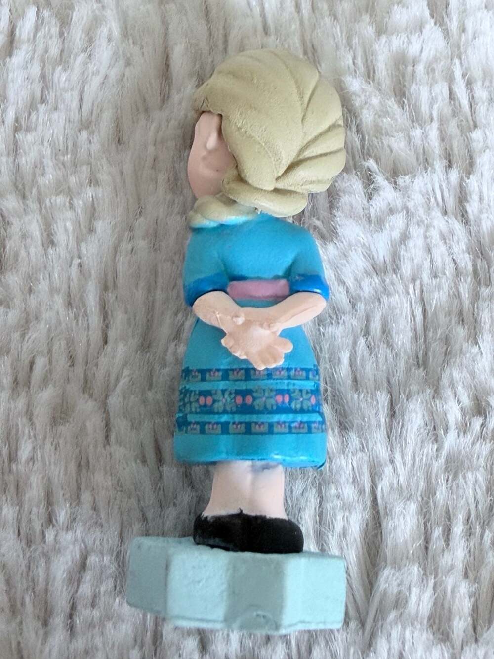 Disney Animators Collection Young Elsa Miniature Figure with Snowflake Base - Picture 6 of 7